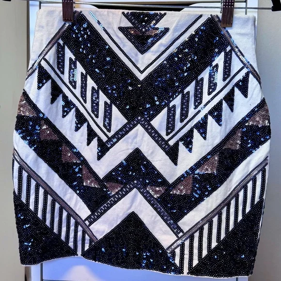 Express Embellished Mini Skirt with Geometric Design - Picture 6 of 7